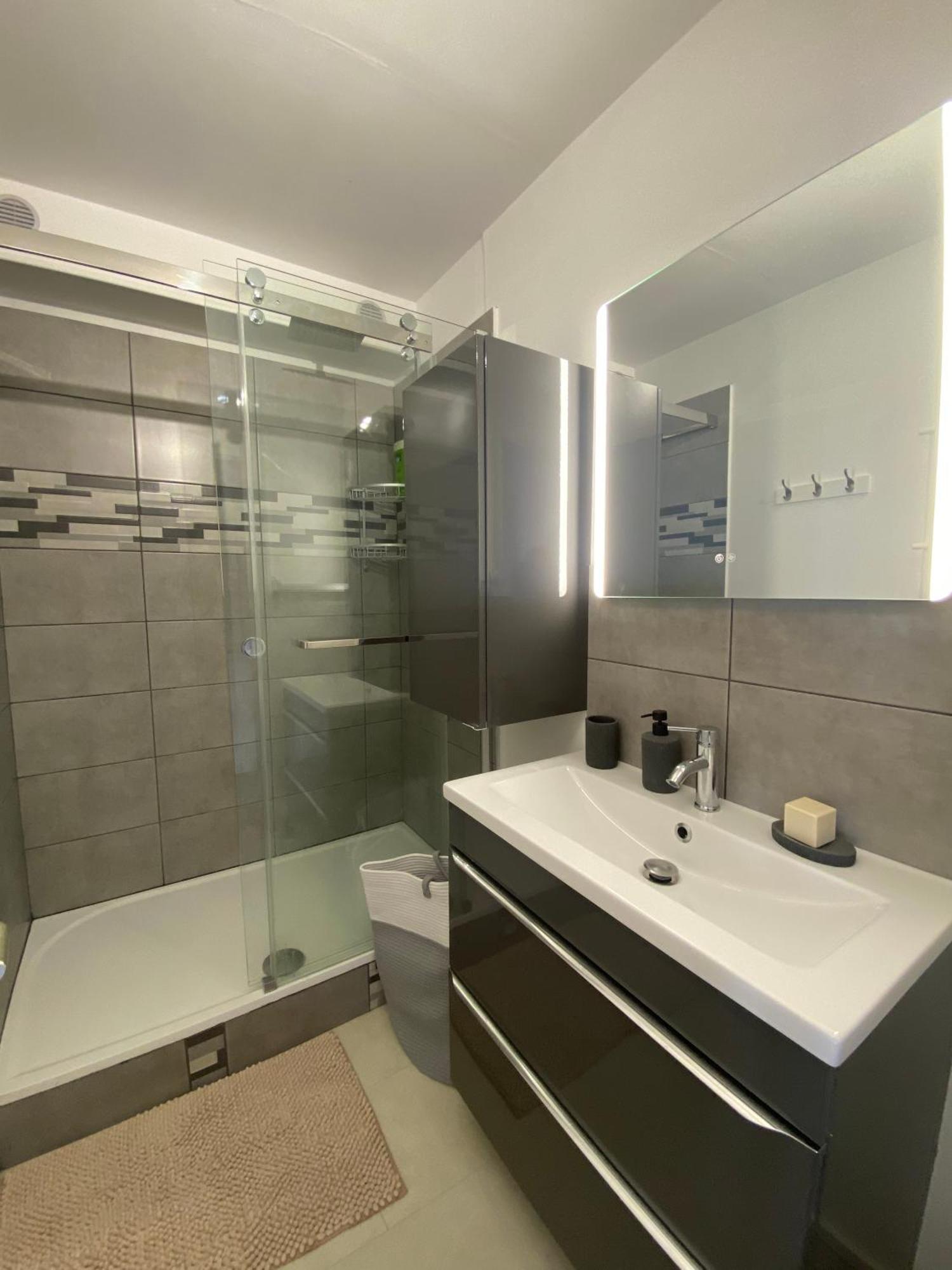Etablissement 3 Etoiles Avec Ascenseur, 3 Appartements Lumineux Vue Port Avec Balcon, 200M De La Mer, Wifi Fibre, Tous Service Inclus Диеп Екстериор снимка