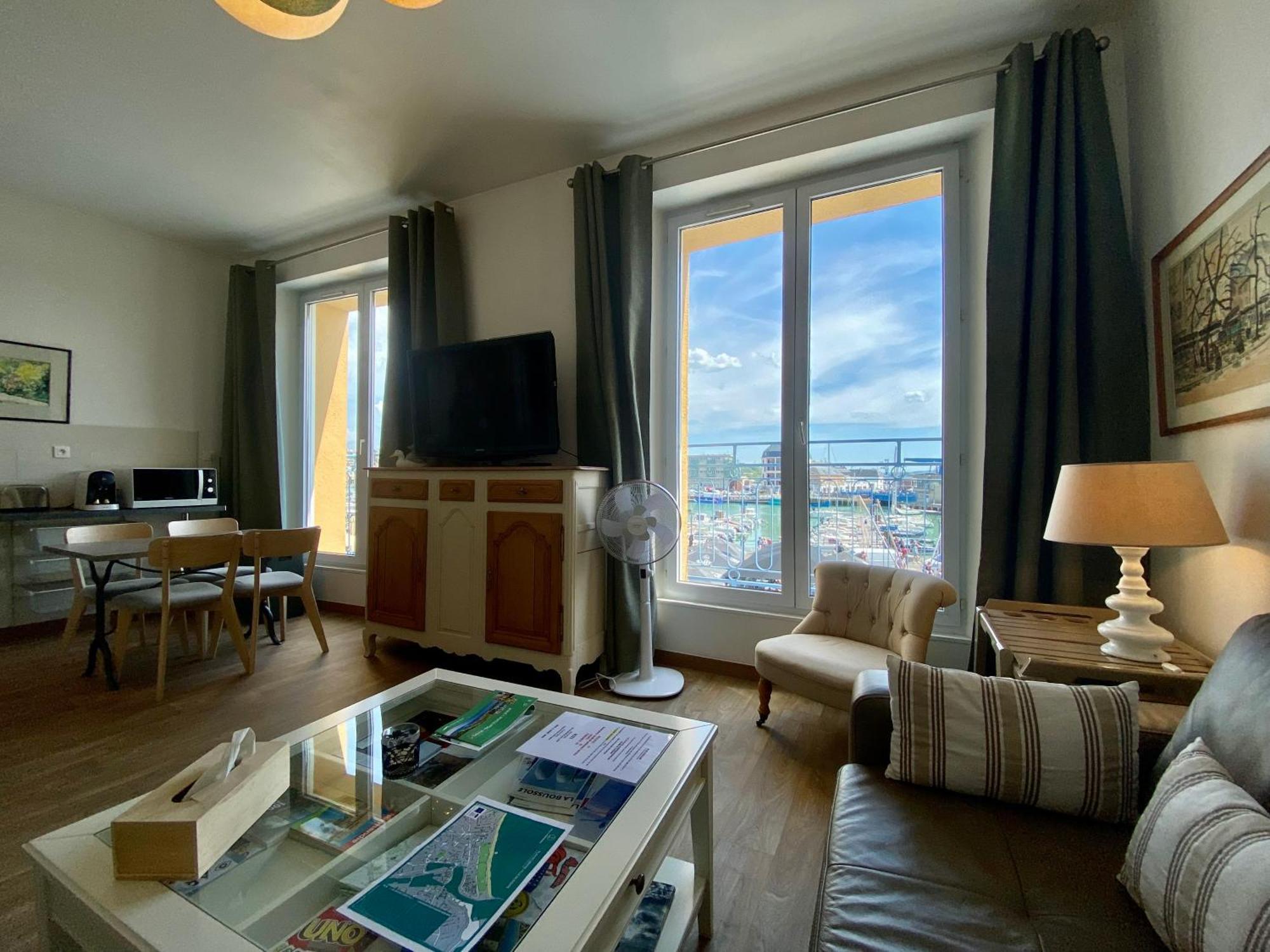 Etablissement 3 Etoiles Avec Ascenseur, 3 Appartements Lumineux Vue Port Avec Balcon, 200M De La Mer, Wifi Fibre, Tous Service Inclus Диеп Екстериор снимка