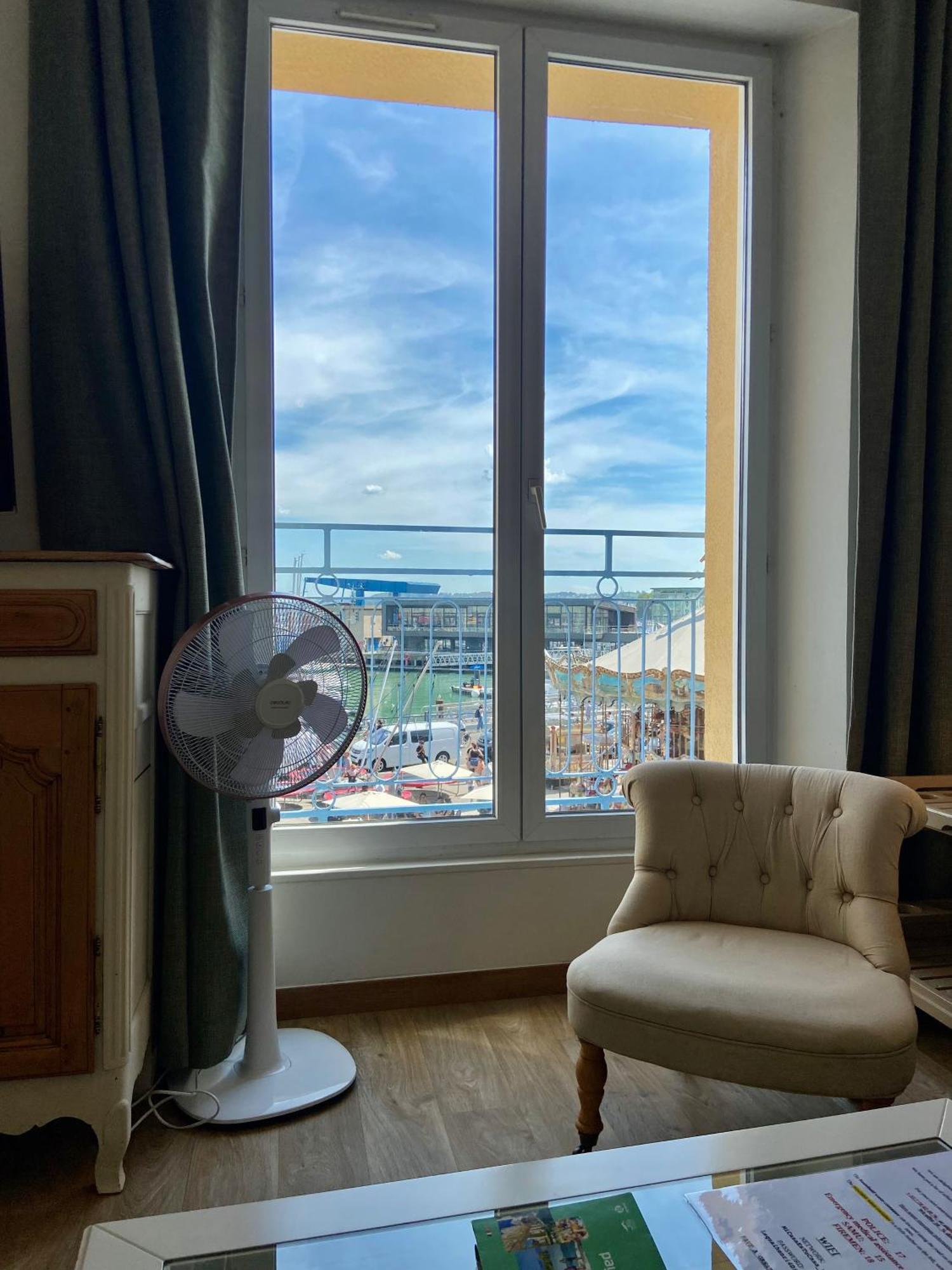 Etablissement 3 Etoiles Avec Ascenseur, 3 Appartements Lumineux Vue Port Avec Balcon, 200M De La Mer, Wifi Fibre, Tous Service Inclus Диеп Екстериор снимка